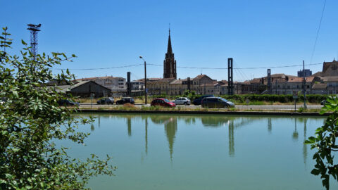 Blick auf Agen vom Garonne-Seitenkanal