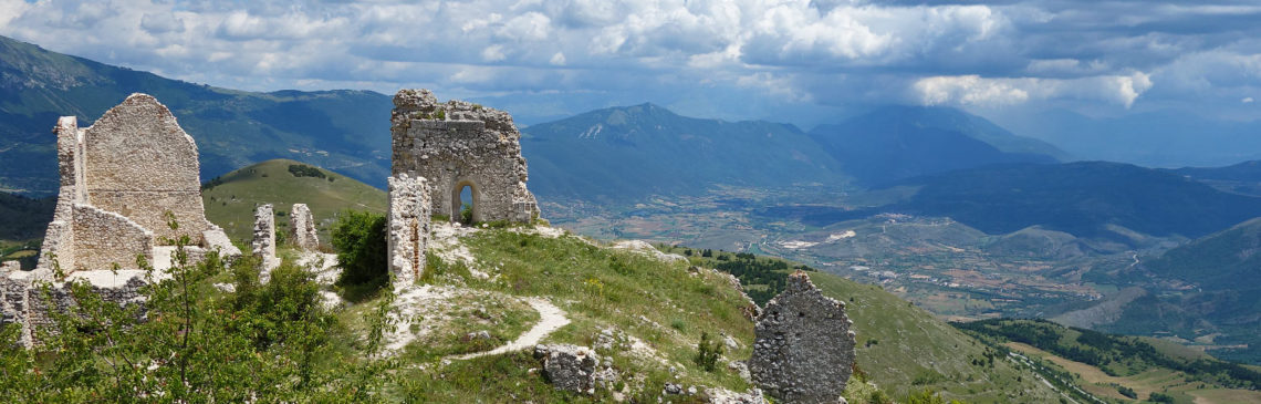Aussicht vom Rocca Calascio in den Abruzzen