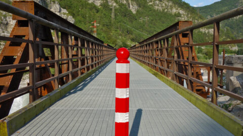 Brücke am Ciclovia Alpe-Adria-Radweg