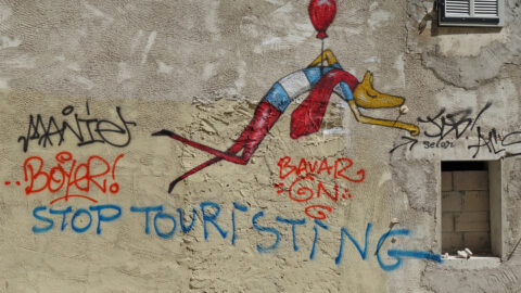 Anti-Tourist Graffito im Viertel Le Panier in Marseille