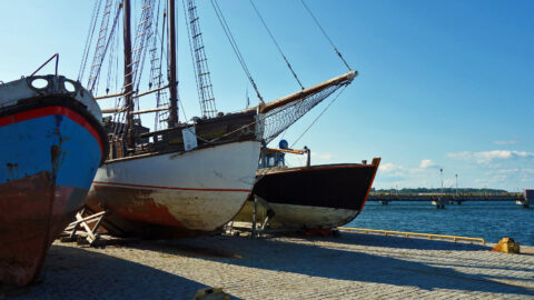 Baltikum Rundreise: Boote im Hafen von Tallinn